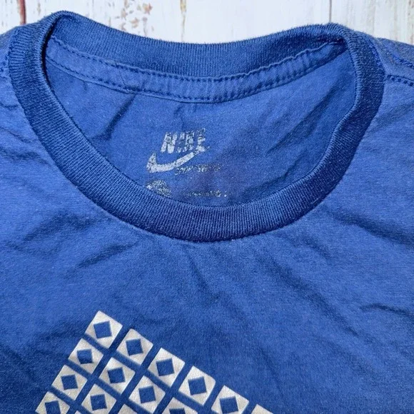 Nike Air Jordan T-Shirt Short Sleeve Men's Size Small Blue Red Jump man - Picture 2 of 6